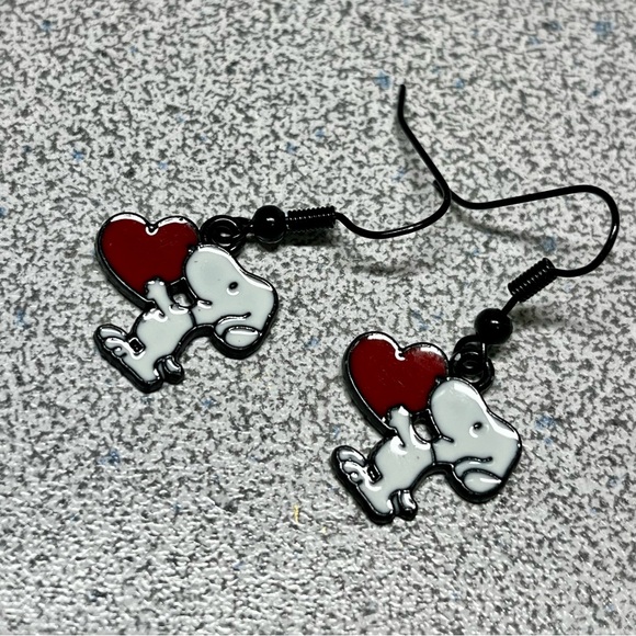 2/20 🐾cute SNOOPY/cartoon/nostalgic earrings NWOT - Picture 2 of 3